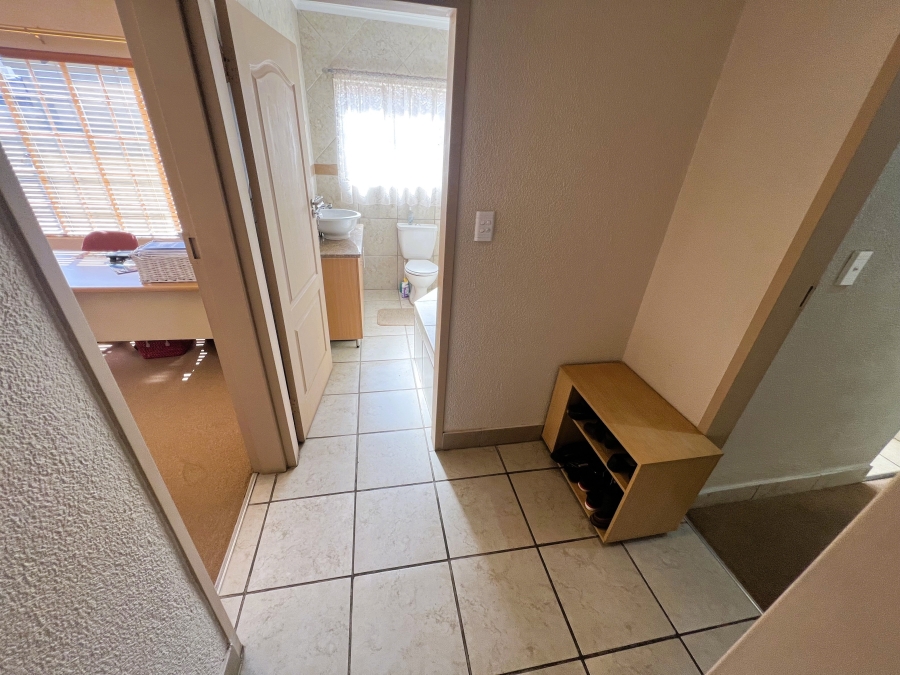 3 Bedroom Property for Sale in Flamwood North West
